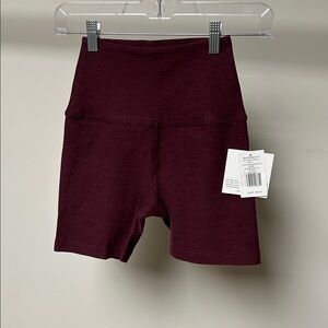 Beyond yoga keep pace bike short midnight burgundy heather